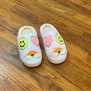 Happy Days Smiley Face Rainbow Heart Embrod Slippers Shoes Slip Ons
Girls Kids